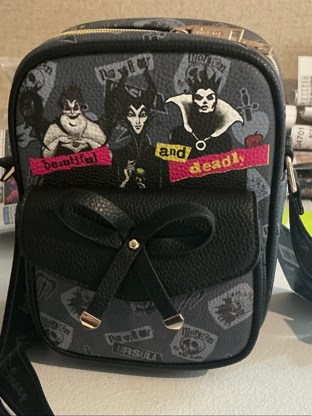Disney Villains 'Beautiful and Deadly' Crossbody Bag - Black